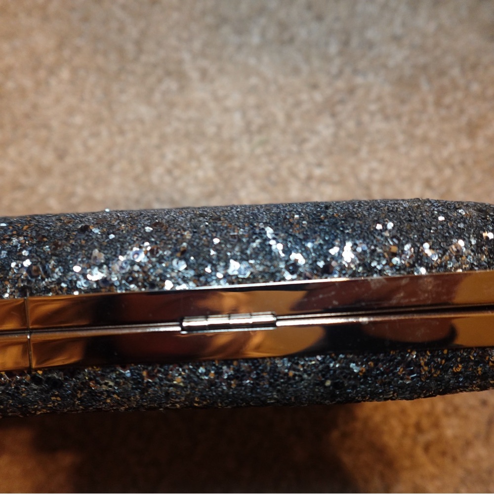 Elegant Silver Glitter Clutch - Picture 8 of 9